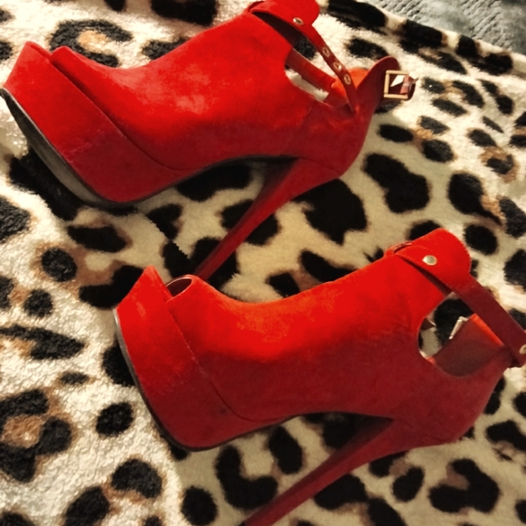 Red ♥️🍒 highheels - Picture 2 of 2